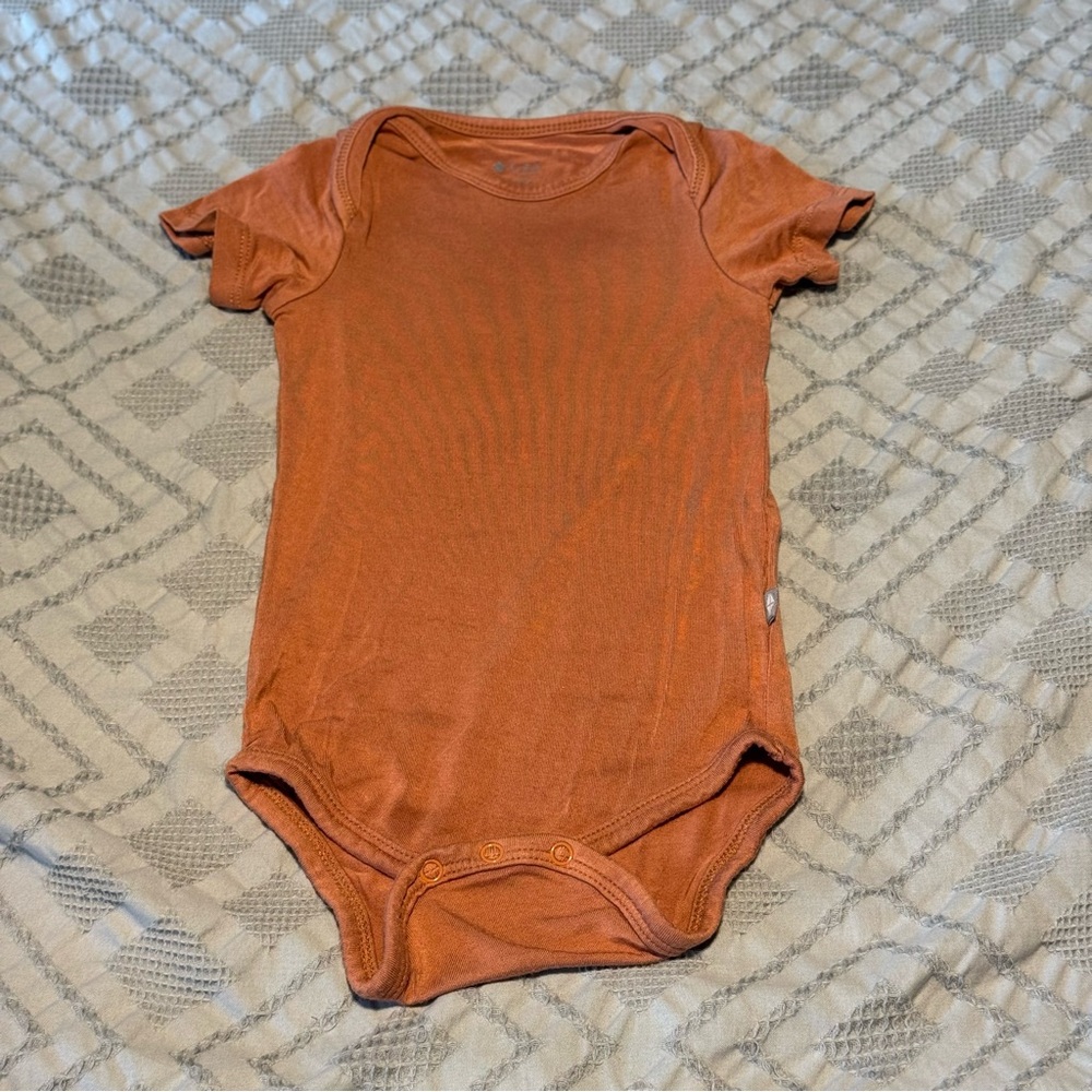 Kyte Baby Spice Short Sleeve Bodysuit - 6-12 Months Bamboo